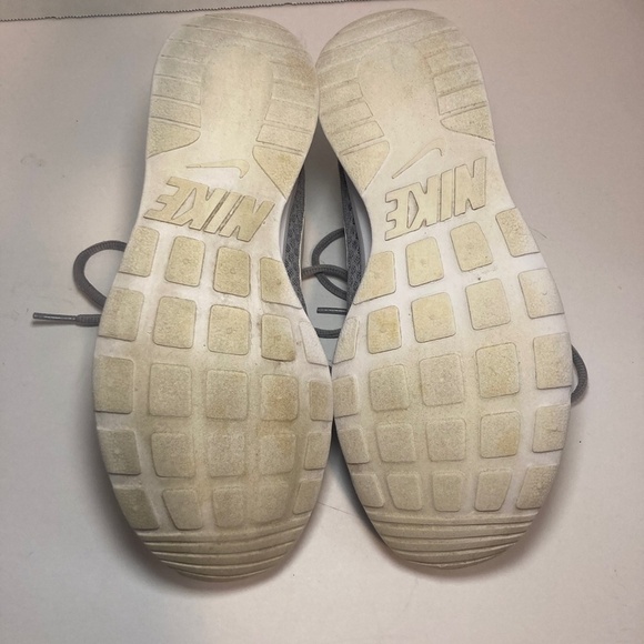 Nike Tanjun Running Shoe Grey/White Women's Size 7 Foam Sole Cushion Mesh like - Picture 10 of 12